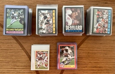 CONJUNTO MESTRE DE FUTEBOL 1985 Topps - Inclui base, estrelas brilhantes da NFL e em breve - Imagem 1 de 4