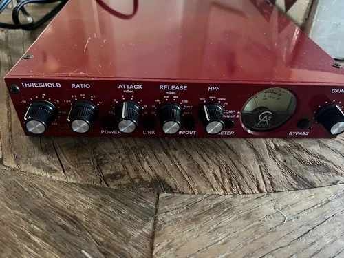 Одноканальный компрессор в винтажном стиле Golden Age Project COMP-54 - Изображение 1 из 1