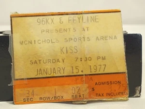 RARO TROZO DE BOLETO DE CONCIERTO KISS ALIVE II 1977 DE COLECCIÓN TRUCO BARATO "ACE" FREHLEY" - Imagen 1 de 5