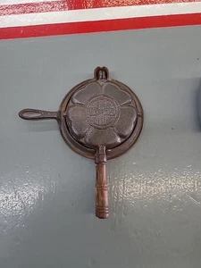 Vintage GRISWOLD Cast Iron Heart Shaped Waffle Iron Salesman Sampler/Toy - Picture 1 of 18