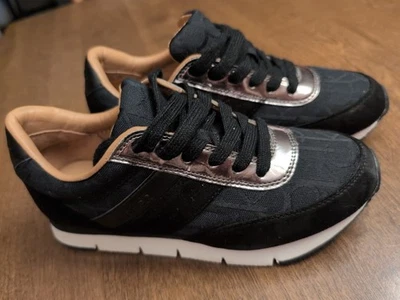 Zapatillas deportivas Calvin Klein para mujer con logotipo de té TALLA 7M negras doradas rosa Foto 1 de 4