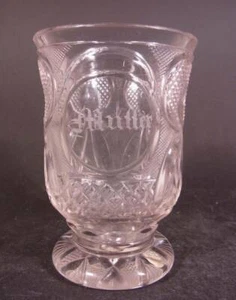 Biedermeier - Becherglas mit Medaillon und Schriftzug MUTTER. Böhmen, um 1850.  - Picture 1 of 5