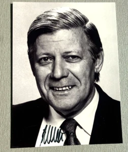 HELMUT SCHMIDT (†2015) Bundeskanzler BRD 1974-1982 signed Autogrammfoto 9x13,5 - Bild 1 von 1