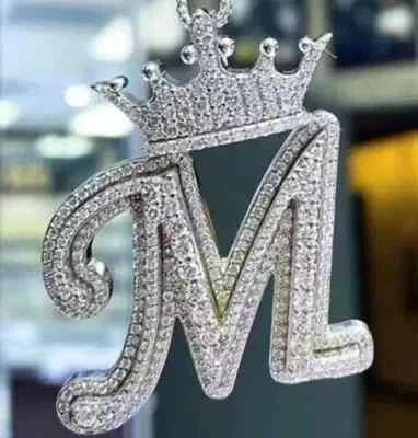 Мужской кулон с короной с буквой M покрытие белым золотом 14 карат круглый созданный в лаборатории бриллиант - Изображение 1 из 4