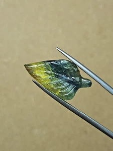 Natural Bi-Colors Sapphire Hand Carved 14.35CT. Unheated Handmade - Picture 1 of 7