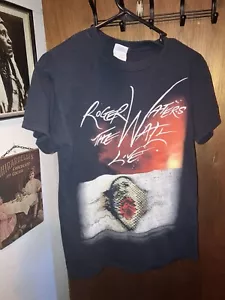 Roger Waters The Wall 2012 Tour T-Shirt Size Small - Picture 1 of 3