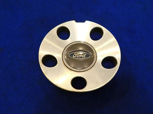 05 06 Ford Mustang OEM Factory 16" Wheel One Center Cap Z24 - Picture 1 of 4