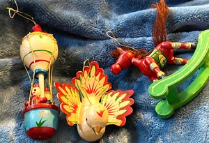 Vtg Christmas Xmas 3 Wood Ornaments Bird Rocking Horse Hot Air Balloon 012-021 - Picture 1 of 16