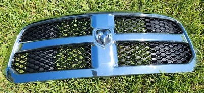 Ram 1500 Classic 2020 parrilla delantera de panal parrilla cromada fábrica piezas agrietadas Foto 1 de 4