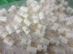 CHICAGO MINIATURE CM7327 28v 1.12W T-1 3/4 RT-1.75 Clear Bulb Dolls House x10pcs - Picture 1 of 2