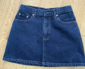 Levi’s Dark Indigo Denim Mini Skirt 30” (measures as 28”). Length 15” - Picture 1 of 7