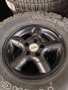 Set of 2000 Jeep Wrangler 31x10.50R15 wheels and tires - Picture 1 of 3