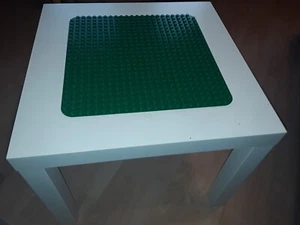 Weißer Ikea Tisch LACK 55x55x45 cm mit grüner Lego Duplo Platte 38x38 cm 10980 - Bild 1 von 7