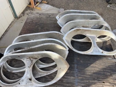 4 - CONJUNTOS! Par de biseles de faros Chevrolet Corvair 1965 1966 1967 1968 1969 Foto 1 de 4