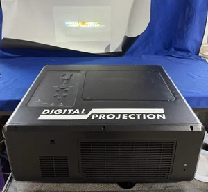 Digital Projection E-Vision WXGA-600 Projector Eon 6000-WXGA - Powers On - Read - Afbeelding 1 van 12
