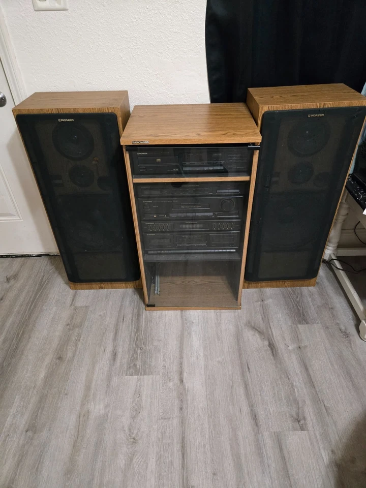 Pioneer home stereo incl. 6-disc CD changer, spectrum analyzer, Dolby ProLogic s - Image 1 of 4