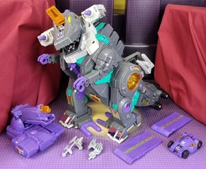 Hasbro Transformers G1 Platinum Reissue Decepticon City Trypticon fast vollständig - Bild 1 von 12