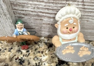 De colección 1990 Hallmark Santa Baker & Sazoned Greetings Elf On Pretzel De colección - Imagen 1 de 9