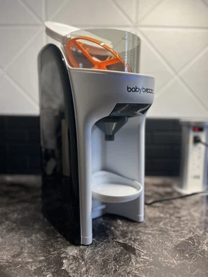 Baby Brezza Nueva y Mejorada Fórmula Pro Máquina Dispensadora de Fórmula Avanzada, Blanca Foto 1 de 4