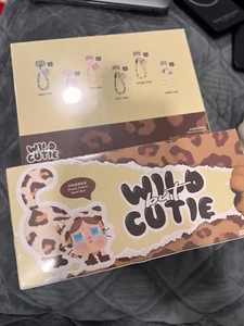 Sprzedawca z USA Crybaby Wild But Cutie Telefon Charm całe pudełko 6 martwych pudełek - Zdjęcie 1 z 2