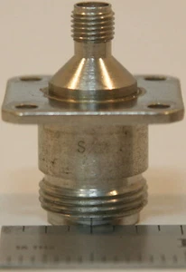 N (Buchse Präzision) Flanschbefestigung auf SMA (Buchse) Adapter - Bild 1 von 1