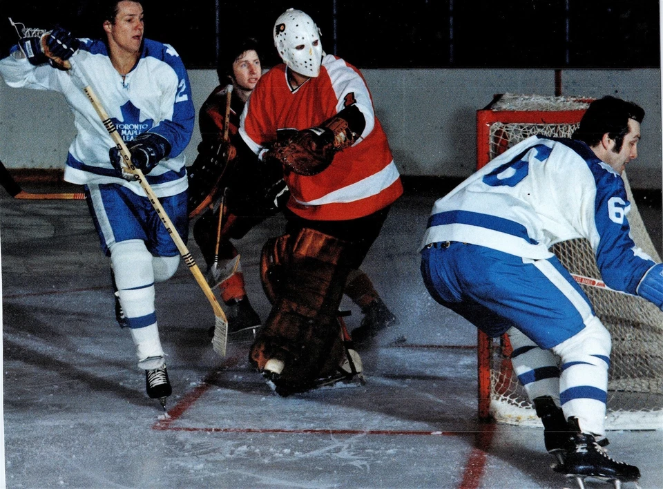 HERMOSA FOTO DE ACCIÓN DE HOCKEY BERNIE PADRE VOLANTE VS DARRYL SITTLER RON ELLIS Foto 1 de 1