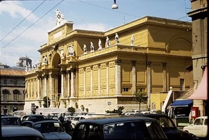 1967 Palazzo Esposizioni Street Scene People Cars Rome Kodachrome 35mm Slide - Picture 1 of 2