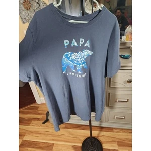 Life Is Good Shirt Uomo XXL Blu Papà Orso Grafica Manica Corta Schiaccia T-shirt - Foto 1 di 5