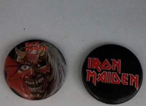 Vintage Retro 1983 IRON MAIDEN Demonic Beast Logo 1,25" Pin Anstecker TWO Button Lot - Bild 1 von 2