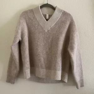 Lululemon Women's Size Extra Small Alpaca Wool-Blend V-Neck Sweater - Picture 1 of 6