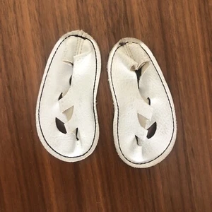 1961 Chatty Cathy Vintage #697 Playtime zapatos, sandalias originales y estampados en Japón - Imagen 1 de 2