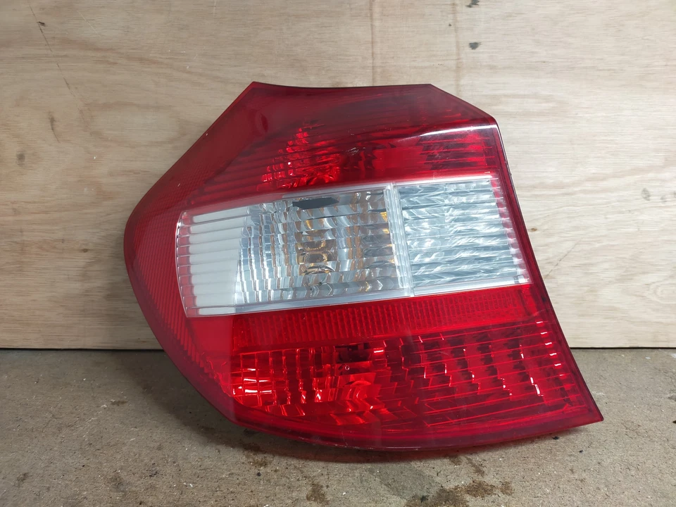 Luz trasera/trasera BMW 120i Sport E87 5 puertas hatchback 2004 (n/s)  Foto 1 de 4