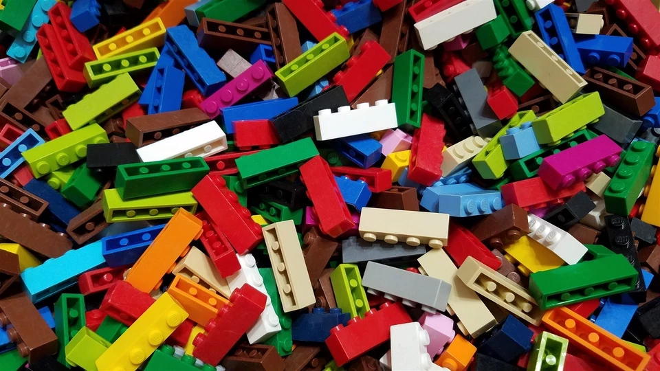LEGO Bulk Lot of 100 Assorted Mixed Color 1x4 Building Brick Pieces - Image 1 of 1