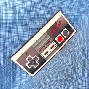 Nintendo NES Controller Belt Buckle Gamer Promo Cosplay Halloween 2011   .GMP257 - Picture 1 of 10