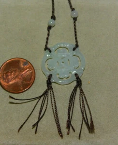 Celadon Giada Forato Finemente Intagliato Ciondolo Cavo Regolabile Collana 7L 36 - Foto 1 di 2