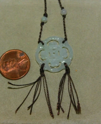 Celadon Giada Forato Finemente Intagliato Ciondolo Cavo Regolabile Collana 7L 36 - Immagine 1 di 2