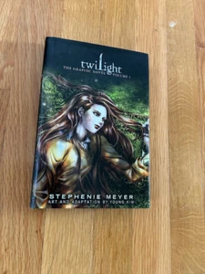 Twilight: The Graphic Novel Volume 1 by Stephenie Meyer - 1st Ed - LikeNew - Picture 1 of 6