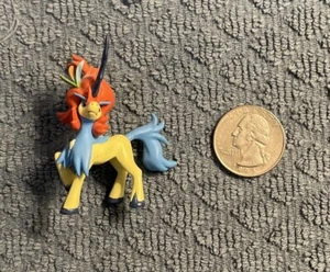 Minifigura Keldeo coleccionable con licencia oficial de Pokémon - Imagen 1 de 4