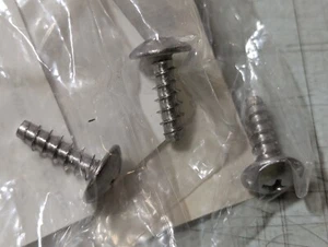 Lote de 3 tornillos roscantes originales Yamaha 97780-50016 NUEVOS OEM - Imagen 1 de 2