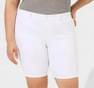 TORRID Shorts Size 16 White Perfect Bermuda Vintage Stretch Mid-Rise 10” NWT - Picture 1 of 9