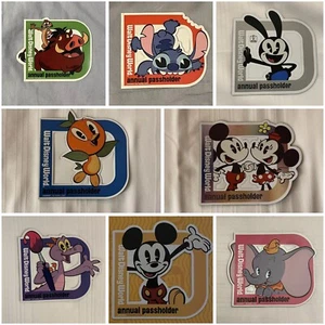 NUEVO Imán y prendedor para titular de pase anual de Walt Disney World - Elige un favorito - Imagen 1 de 11