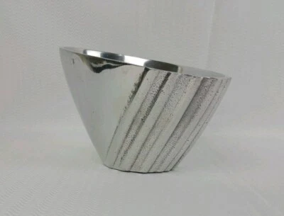 Raro Difícil de Encontrar Retroneu Quattro Tazón de Acero Inoxidable o Plato de Crema Foto 1 de 4