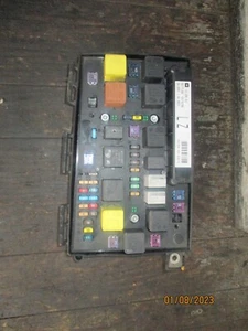 VAUXHALL ASTRA H 1.7 DIESEL 2009 FUSE BOX 13285621 - Picture 1 of 4