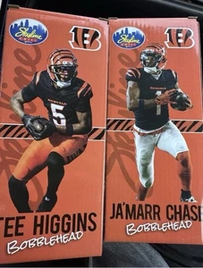 T-shirt Higgins & Jamarr Chase Bengals Skyline Chili Bobblehead entrambe le Bobblehead! - Foto 1 di 1