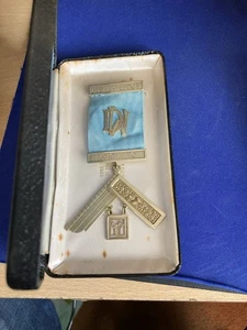 (92A) 1970's MASONIC SILVER? PAST MASTERS JEWEL.LARGER SIZE. ALBANY LODGE no.10. - Foto 1 di 11