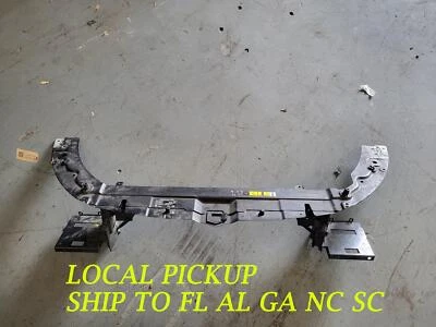 Barra de amarre de soporte de radiador 2019 Land Rover Evoque SE 2,0 L AWD LR084610 12-18 Foto 1 de 4