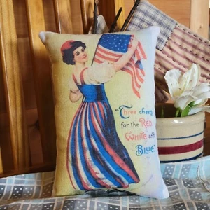 Niña patriótica con bandera de inspiración vintage Tuck almohada clavija/colgador de puerta  - Imagen 1 de 1