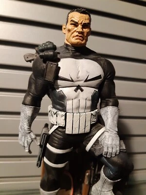 Punisher Marvel comics Daredevil Diamond Select Gallery Figure Statue diorama - Image 1 of 2