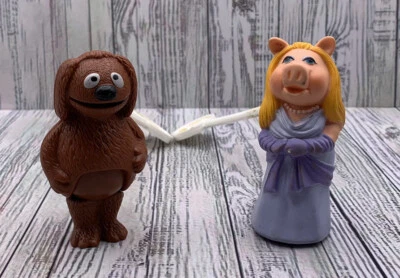 Figura de marioneta Rowlf Dog & Ms Piggy Stick The Muppet Show Fisher Price 1978 usada Foto 1 de 4