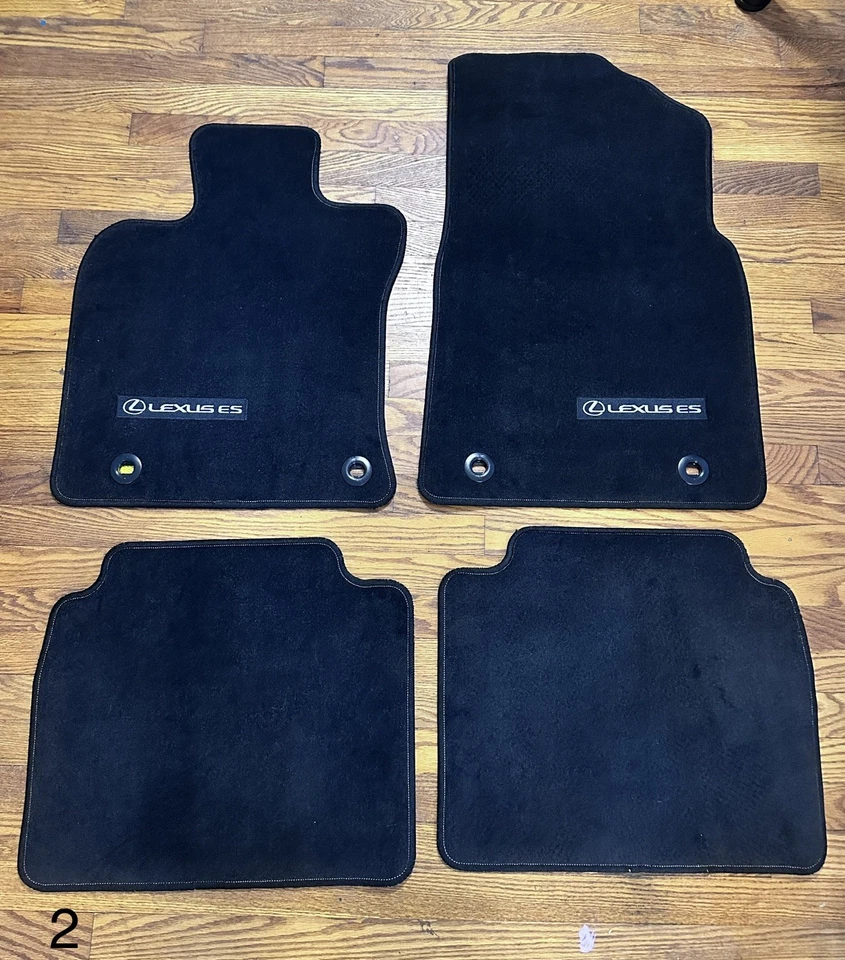 Alfombra nueva 19-25 OEM Lexus ES 300, ES350 4 piezas Juego de alfombrillas: PT926-33196-20 Foto 1 de 2
